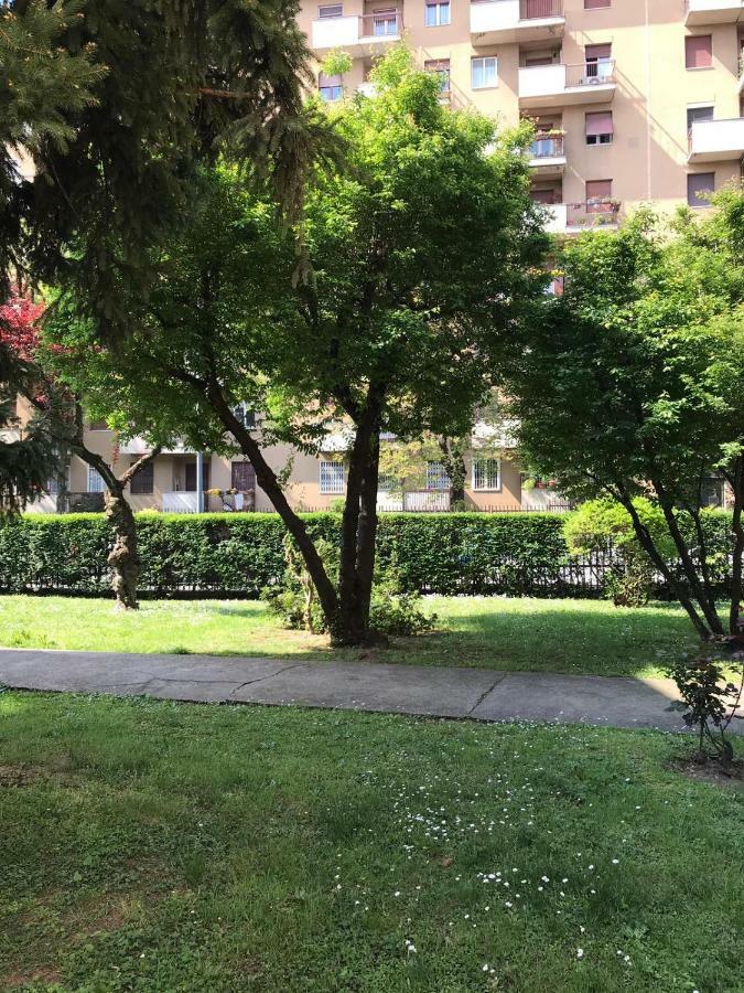 Appartement Bright Flat With Shared Garden à Milan Extérieur photo