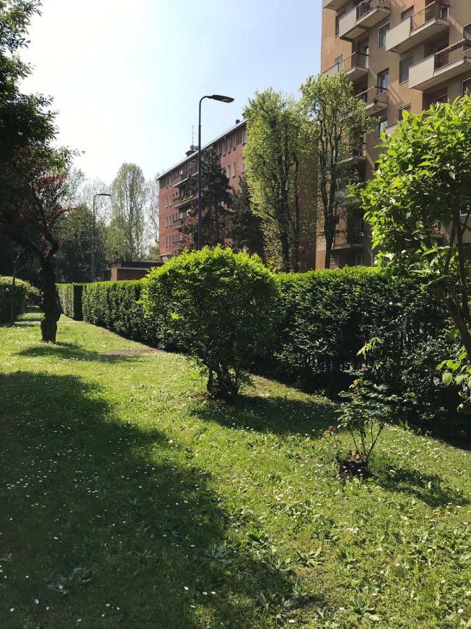 Appartement Bright Flat With Shared Garden à Milan Extérieur photo