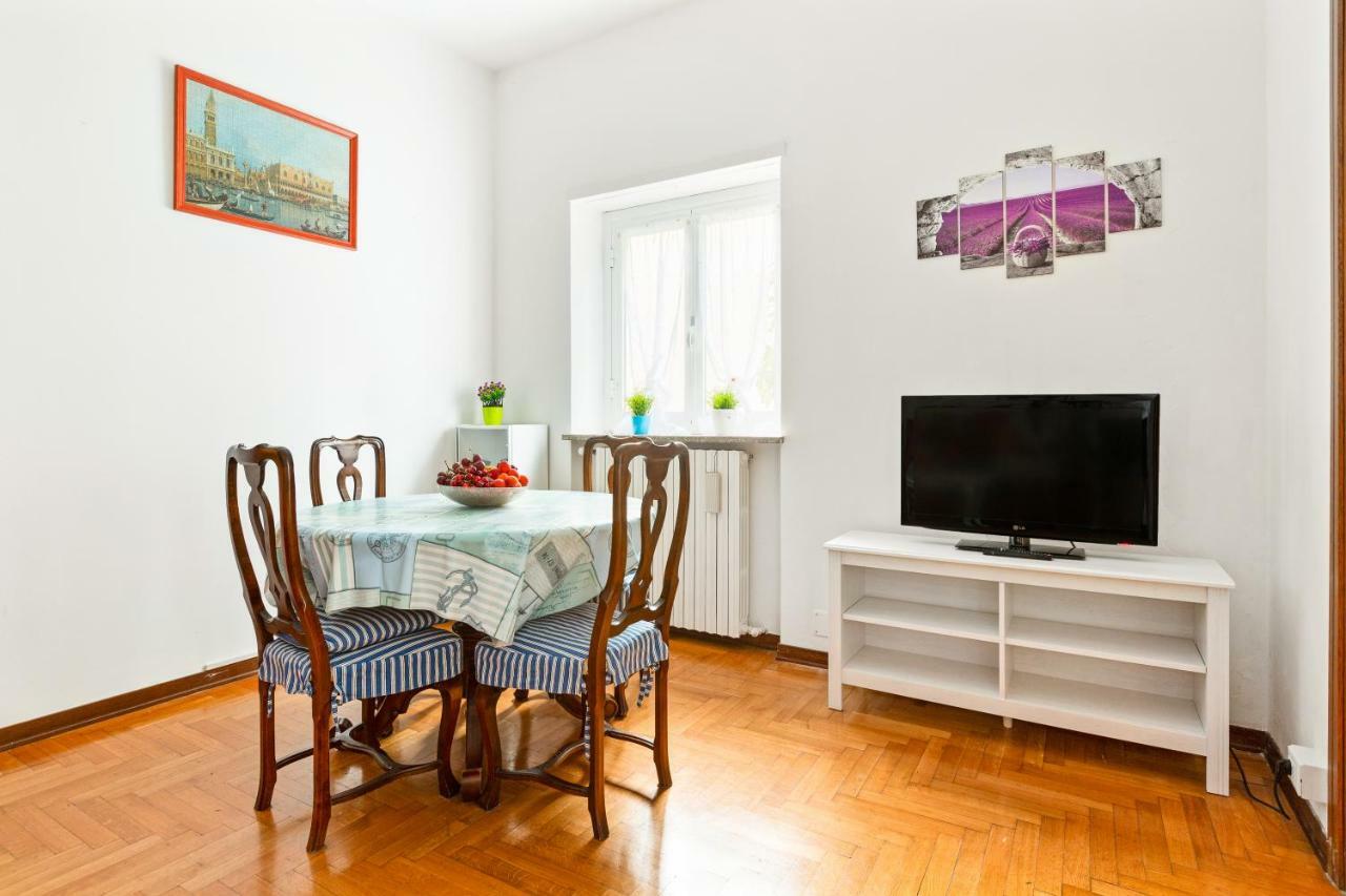 Appartement Bright Flat With Shared Garden à Milan Extérieur photo
