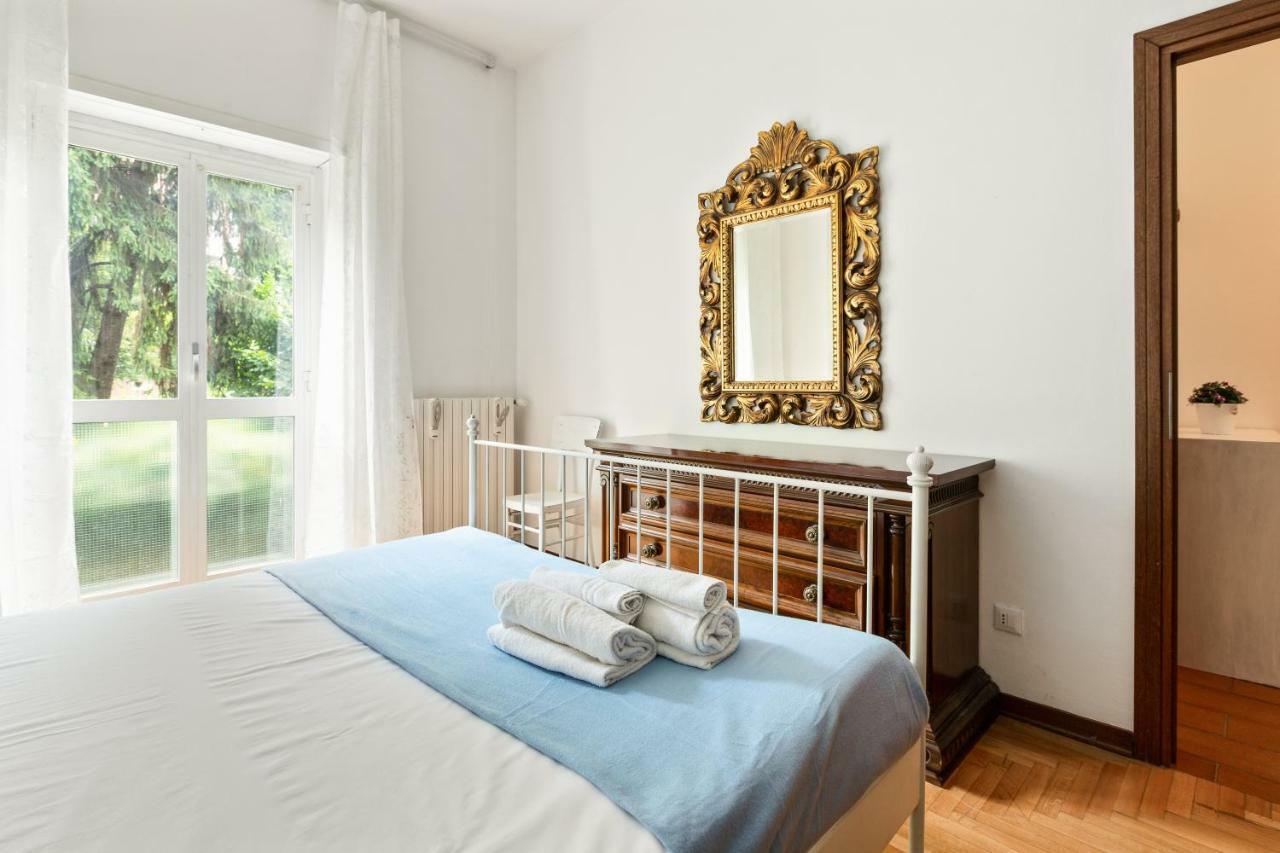 Appartement Bright Flat With Shared Garden à Milan Extérieur photo